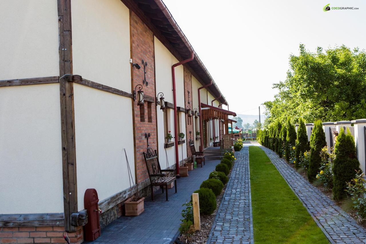 Country Court Bed & Breakfast Curteni Dış mekan fotoğraf