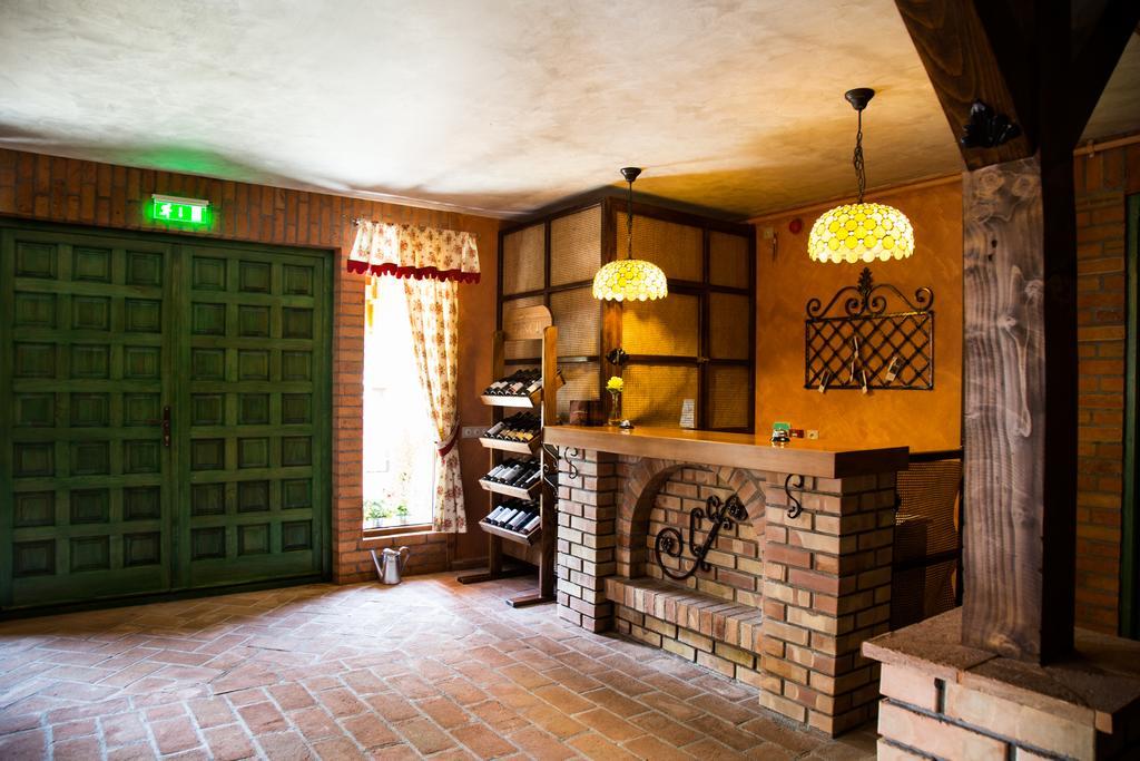 Country Court Bed & Breakfast Curteni Dış mekan fotoğraf