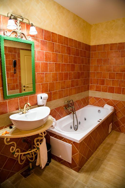 Country Court Bed & Breakfast Curteni Dış mekan fotoğraf