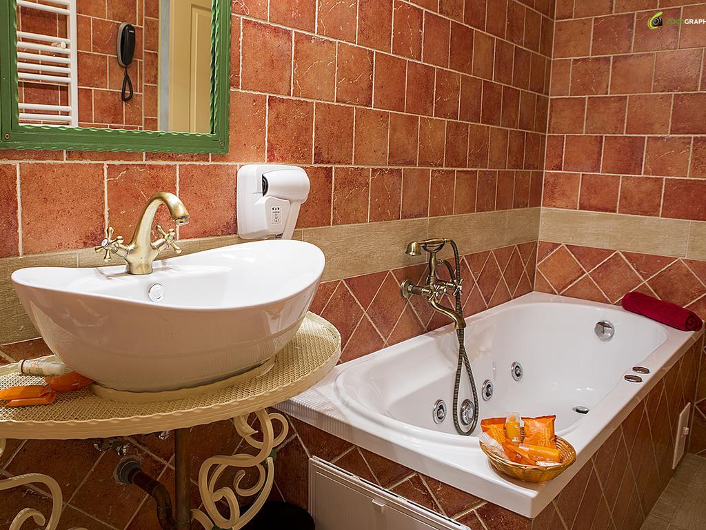 Country Court Bed & Breakfast Curteni Dış mekan fotoğraf