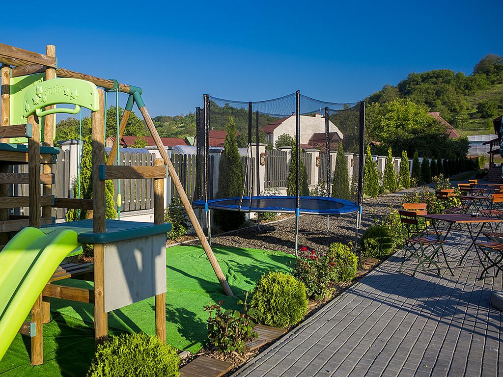Country Court Bed & Breakfast Curteni Dış mekan fotoğraf